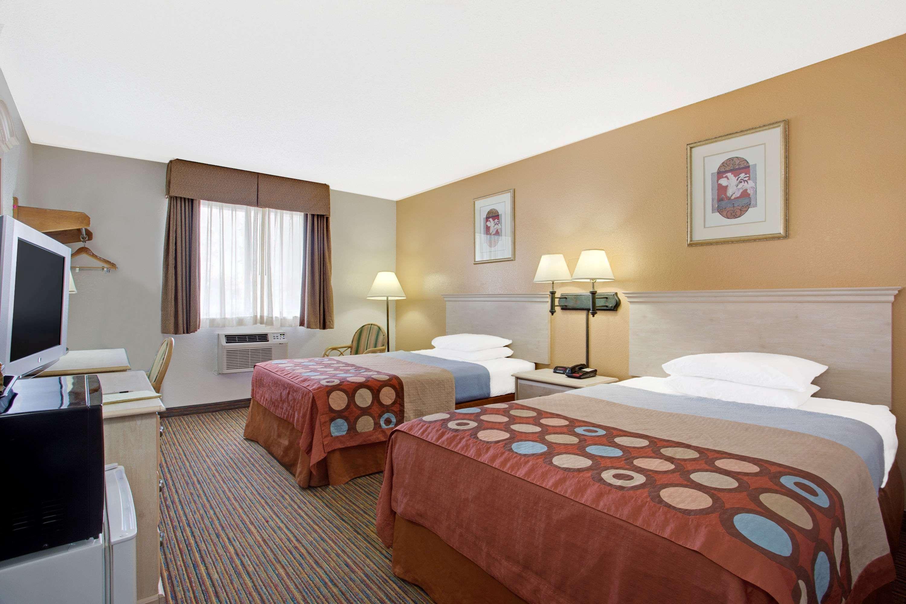Hotel Super 8 By Wyndham Clearwater/st. Petersburg Airport Clearwater